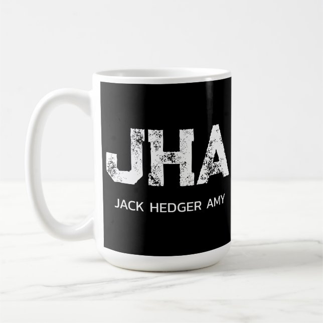 MINIMALISTISK VIT TRE BOKSTÄVER MONOGRAM NAMN SVAR KAFFEMUGG (Vänster)