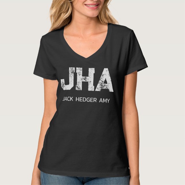 MINIMALISTISK VIT TRE BOKSTÄVER MONOGRAM NAMN SVAR T SHIRT (Framsida)