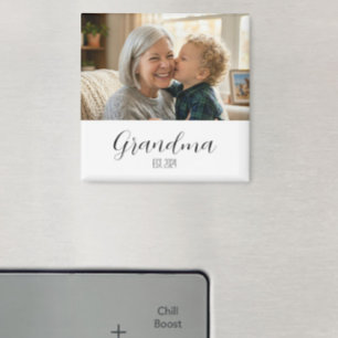 Minimalistiska Mormor Etablerad Svart Skripttext Magnet