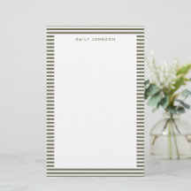 Minimalistiska olivgröna randiga monogram