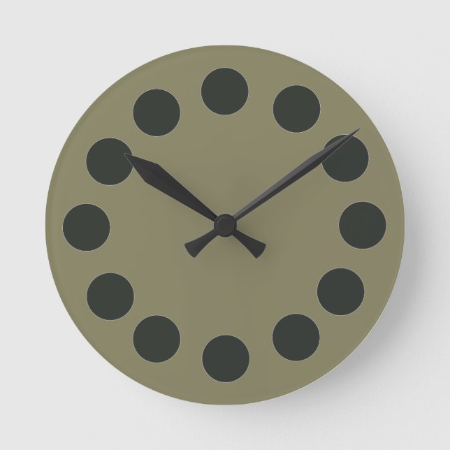 Minimalistiska svarta punkter på Anpassningsbar Fä Rund Klocka (Framsida)