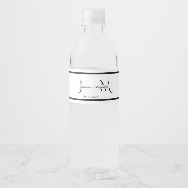 Minimalistiska svarta & vita monogram bröllop  vattenflaska etikett (Framsida)