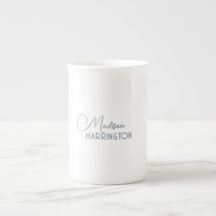 Minimalistiskt anpassat namn benporslin mugg