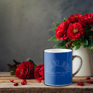 Minimalistiskt blått solskensinspirationcitat kaffemugg