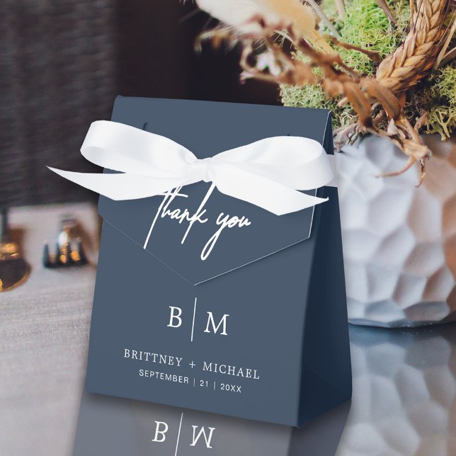 Minimalistiskt blått Tack Dusty Navy Blue Presentaskar (Navy blue Thank you tented favor box bag is a perfect way to package your guest wedding favors.)