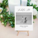Minimalistiskt Bröllop Bord 14-kort för antal och  Meddelande<br><div class="desc">Ett annat sätt att visa era bordsnummer i bröllop. Designad för att matcha samlingen "Bröllop Essentials - Classic". Den här mallen innehåller 1 bild som kan vara när du var barn eller ett par, bord 14 tum. manustypografi av klassisk elegant, parets namn och bröllop datum. Hämta bord 1-15 i samlingen...</div>
