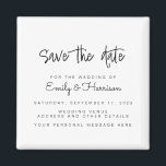Minimalistiskt Bröllop spara datum Magnet<br><div class="desc">En enkel bröllop spara datum-magnet. Anpassa denna minimalistiska svartvita annonseringsdesign för bröllop så att du får dina personuppgifter och meddelanden.</div>