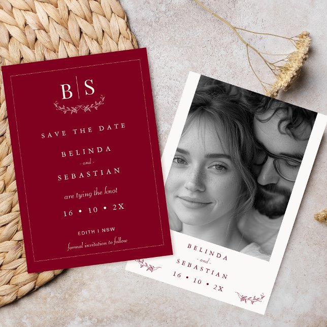 Minimalistiskt Burgundy-monogram sparar datumkorte Inbjudningar (Burgundy Minimalist Monogram Save The Date Card Template, Burgundy Wedding Save The Date Card, Leaf )