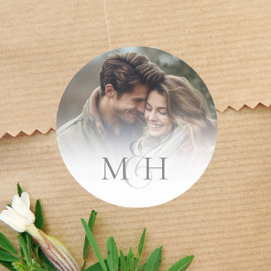 Minimalistiskt, enkelt foto-Bröllop Monogram Amper Runt Klistermärke