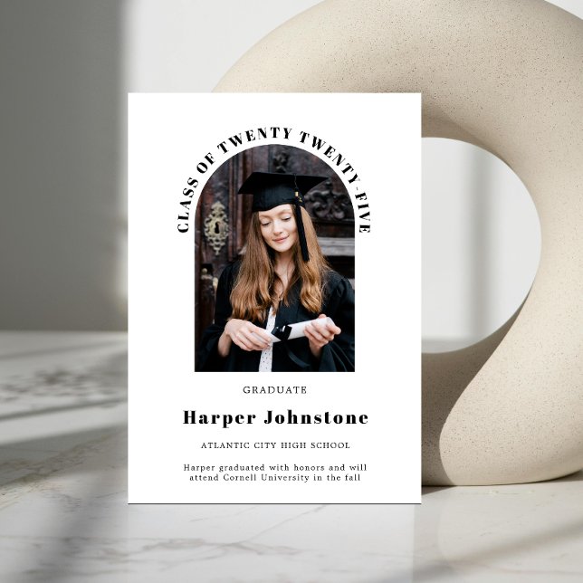 Minimalistiskt enkelt foto Studenten-meddelande Inbjudningar (Minimalist and simple Class of photo graduation announcement front view.)