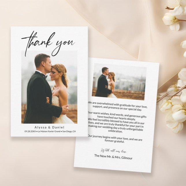 Minimalistiskt enkelt Modern Script bröllop-foton Tack Kort (Timeless, chic, simple wedding photo thank you card front and back. )