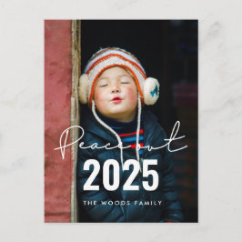 Minimalistiskt enkelt Peace out 2025 nyårsfoto Vykort