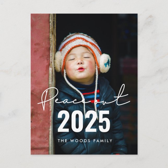 Minimalistiskt enkelt Peace out 2025 nyårsfoto Vykort (Framsida)