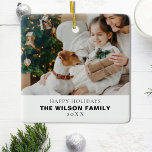 Minimalistiskt familjefoto med husdjur under julen julgransprydnad keramik<br><div class="desc">Gratulera till den glada julhelgen med vårt minimalistiska familjefoto med prydnadsföremål för julgranar. Det här vackert utformade prydnadsämnet fångar tillsammans innersta väsen och har ett anpassade för att lägga till familjens omhuldade foto bredvid dina älskade sällskapsdjur. Med sin eleganta och minimalistiska utformning tillför den en elegant till alla Julgran och...</div>