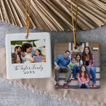 Minimalistiskt fotfoto för årsfamiljen julgransprydnad keramik<br><div class="desc">Denna minimalistiska årsfärgade fotokeramiska ornament i familjen är den enkla perfekten Julgran dekoration. Utformningen har klassiskt svartvitt och vit typografi parad med ett skript av rustik men elegant med handskrivet stil. Anpassa framsidan av detta viktiga prydnadsföremål med ett foto, din familj namn och året. Anpassa baksidan med ett annat familjefoto....</div>
