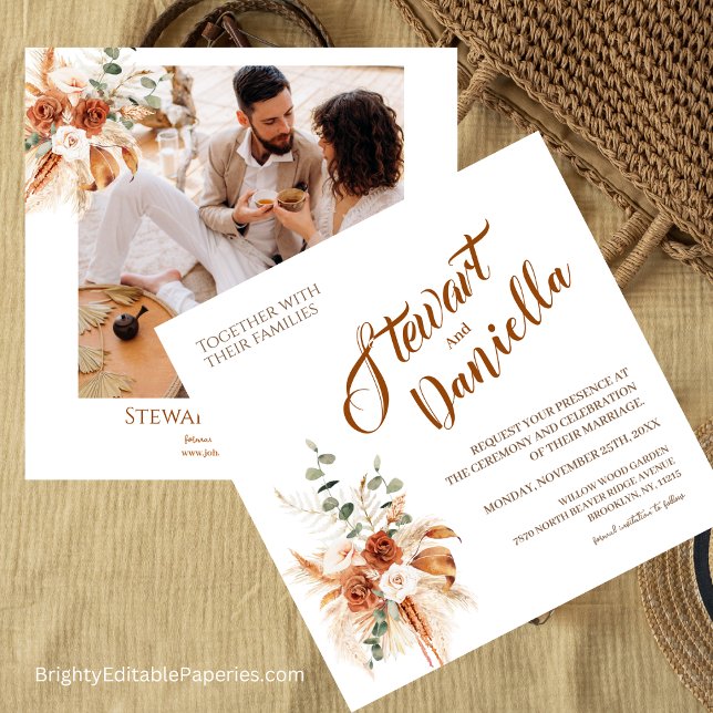 Minimalistiskt foto Terracotta Boho Pampas Bröllop Inbjudningar (Minimalist Magic: Terracotta and Pampas Boho Wedding Invitations for the Modern Bride.)