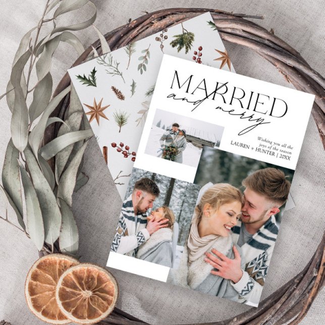 Minimalistiskt gift och nylyserat foto av Merry Julkort (Easily personalize this newlywed photo holiday card with your three favorite image and deets)