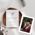 Minimalistiskt Gräs Gren Winter-skriptfoto Bröllop Spara Datumet<br><div class="desc">Minimalistiskt Gräs Gren Winter Script Photo Bröllop spara datum.</div>