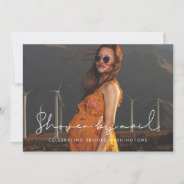 Minimalistiskt handskrivet babyskor med e-post som inbjudningar