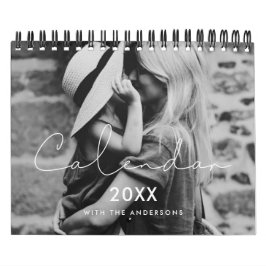 Minimalistiskt handskrivet familjefoto 2026 kalender