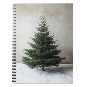 Minimalistiskt Julgran med Soft Ljus på Snö Anteckningsbok