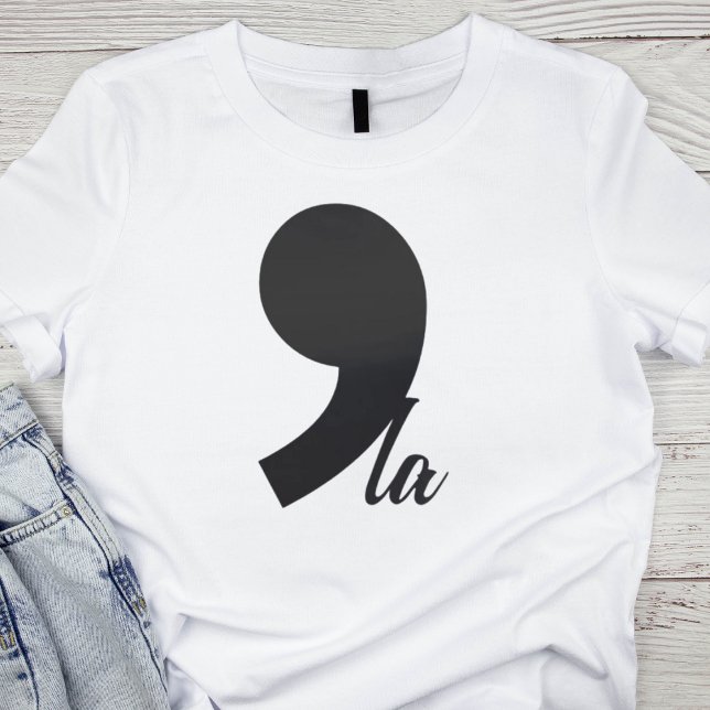Minimalistiskt komma-La T Shirt (Skapare uppladdad)