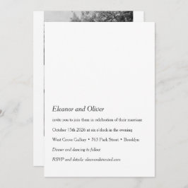 Minimalistiskt Modern Black White Photo QR Bröllop Inbjudningar