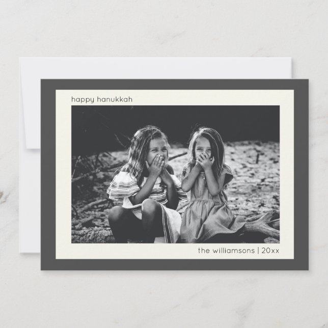 Minimalistiskt Modern Charcol Grått Hanukkah Photo Julkort (Framsida)