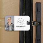 Minimalistiskt Modern Logotyp Real Gods Agent Phot Bagagebricka<br><div class="desc">Elegantens resgodsbricka i svartvitt med plats för fotot och logotyp. Skapa märkesskyddade presenter för ditt riktiga företag i gods med hjälp av den här minimalistiska utformningen av fotobagagetaggen. Du kan lägga till logotyp och anpassningsbar för ditt företag, redigera färg och mycket mer för att skapa dina resgods-taggar för snyggten själv...</div>