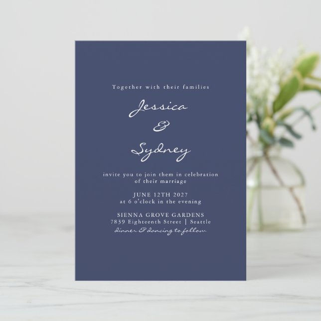 Minimalistiskt Modern Navy Blue Script Bröllop Inbjudningar (Stående Fram)