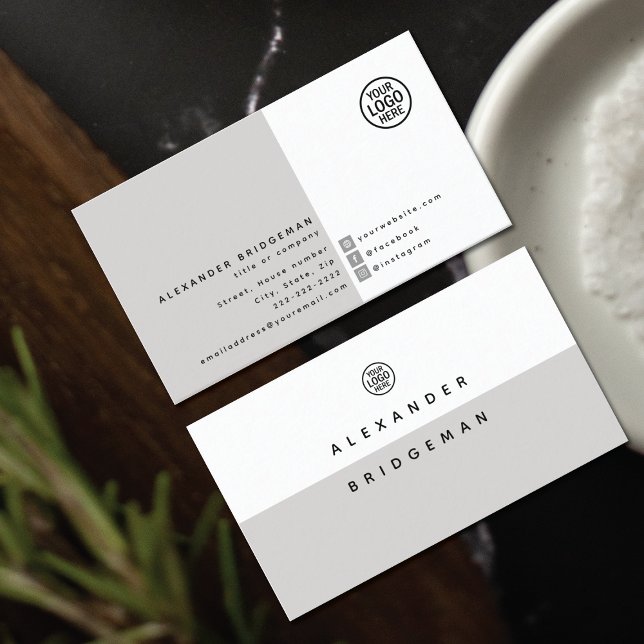 Minimalistiskt, modernt Affärskort i social Visitkort (Elegant modern minimalist business card with social media icons and placeholder logo)