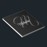 Minimalistiskt modernt monogram, inledande namn anteckningsblock<br><div class="desc">Minimalistiskt,  modernt monogram,  inledande svartvit namn. Anpassningsbart eget namn med en kursiv början bakom på ett svart färg.</div>