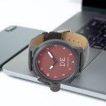 Minimalistiskt modernt Mörk Red Monogram Armbandsur<br><div class="desc">Denna moderna utformning har typografiskt initialer och namn för en minimalistisk känsla som lätt kan bli personlig.</div>