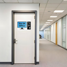 Minimalistiskt, modernt rum för out-Office-dator