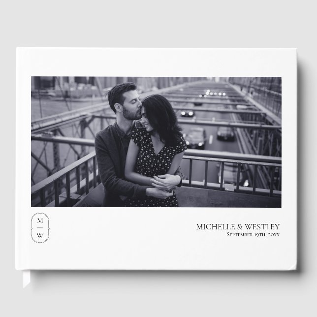 Minimalistiskt Monogram Black & White Bröllop-foto Gästböcker (Framsida)