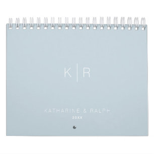 Minimalistiskt monogram Dusty Blue Newlyed Photo Kalender