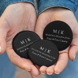Minimalistiskt Monogram eller Lägg till Logotyp Bu Knapp<br><div class="desc">Knappen Modern Minimalistisk ryggstöd. Svartvit eller välj anpassningsbarna färg. Perfekt för småföretag,  företagsmärken,  restauranger,  pub,  cateringföretag,  gästfrihet m.m. Enkel att anpassa med ditt monogram initialer,  ditt företag namn och din information,  jobbtitel,  din slogan eller till och med din logotyp eller ditt eget varumärke.</div>