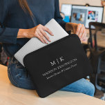 Minimalistiskt Monogram eller Lägg till Logotyp Bu Laptop Fodral<br><div class="desc">Det moderna minimalistiska Laptop sleeve-skyddet. Svartvit eller välj anpassningsbarna färg. Perfekt för företag,  småföretag,  företagsmärken,  egenföretagare och annat. Enkel att anpassa med ditt monogram initialer,  ditt företag namn och din information,  jobbtitel,  din slogan eller till och med din logotyp eller ditt eget varumärke.</div>