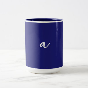 Minimalistiskt monogram för Färg vid midnattsblått Två-Tonad Mugg