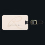 Minimalistiskt monogram för viskper Rosa-Elegant Bagagebricka<br><div class="desc">En logotyp med elegant i monogram finns på chicens blek-rosa-bagagetapp med minimal dragkraft. Redigera bara exempeltexten med din information. Du kan lägga till eller ta bort linjer med text efter behov för att kostym dina behov. Om du redigerar monogrammet och upptäcker att det behöver centreras om, väljer du rulla till...</div>
