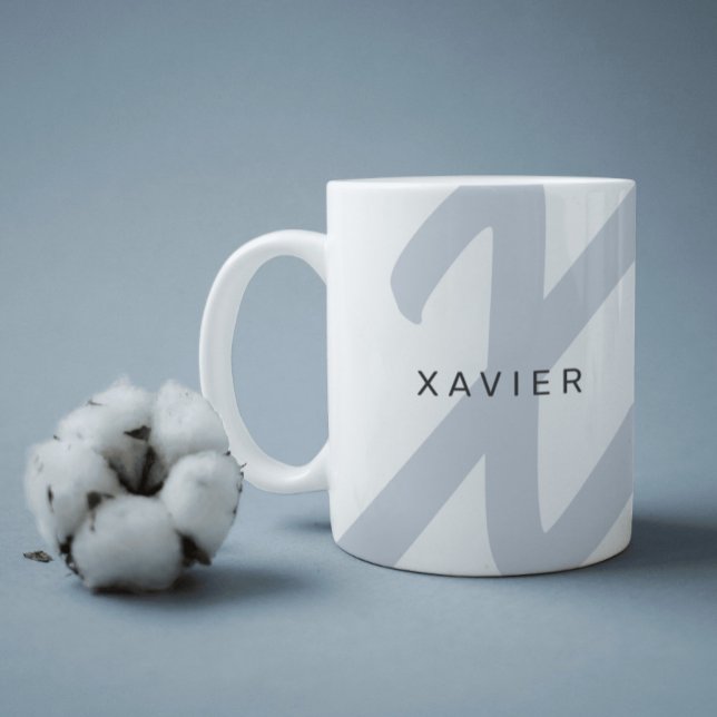Minimalistiskt monogram och Namn Elegant Blue Gråt Kaffemugg (Skapare uppladdad)