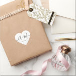 Minimalistiskt monogramskript Personligt bröllp-da Hjärtformat Klistermärke<br><div class="desc">Höj bröllop-detaljerna med Minimalistisk Monogram Script Personligt bröllp Date-hjärtstämpel. Den här personlig- och eleganten-hjärtklistermärket tillför en något sofistikerad ton till bröllop-skrivbordet, vilket gör att du kan visa ditt monogram och din bröllop-dejt på ett enkelt men oklanderligt sätt. Hjärtdekalen har en minimalistisk manusdesign som exuderar tidlös elegans. Ditt anpassningsbar monogram och...</div>