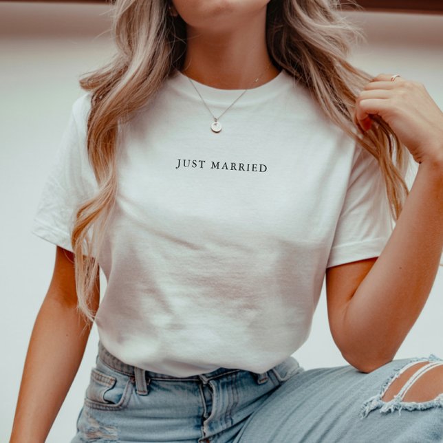 Minimalistiskt "Ny gifta", svart och vit Bröllop T Shirt (Skapare uppladdad)