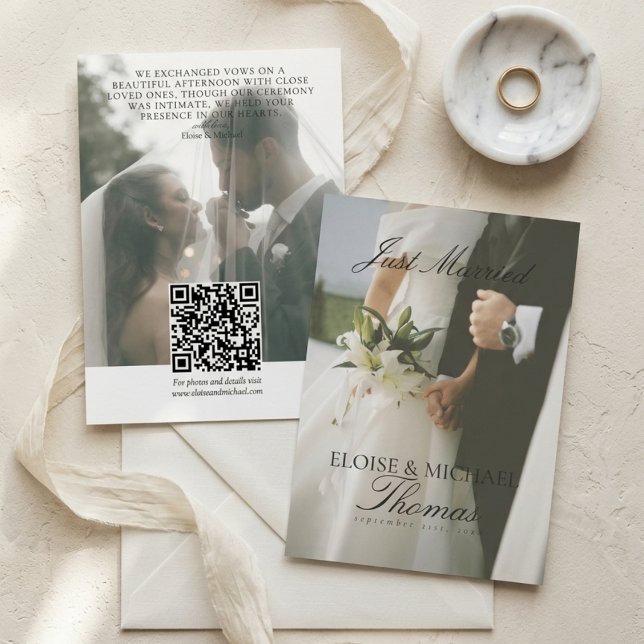 Minimalistiskt Nyförlovade 2 Foto QR-kod Bröllop Meddelande (Minimalist Just Married 2 Photo QR Code Wedding Announcement)