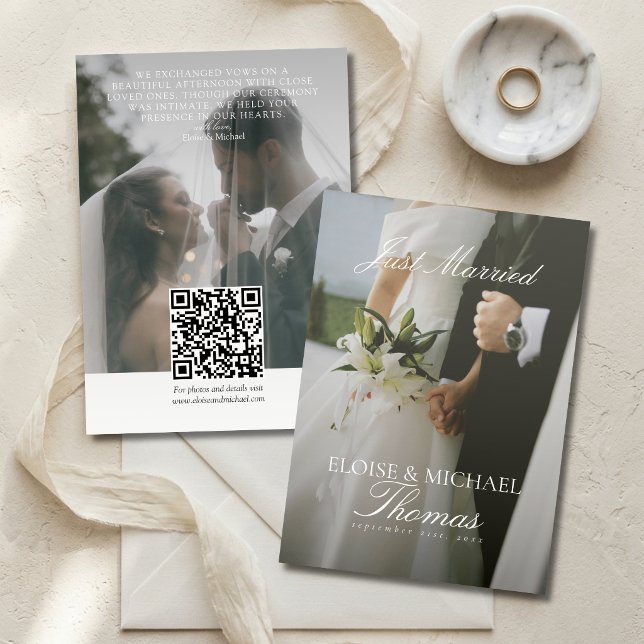 Minimalistiskt Nyförlovade 2 Foto QR-kod Bröllop Meddelande (Minimalist Just Married 2 Photo QR Code Wedding Announcement)