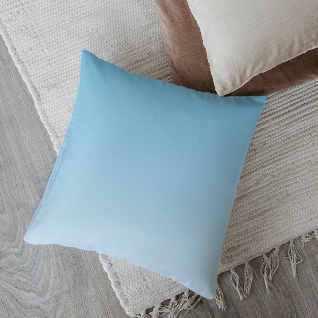 Minimalistiskt ombre Ocean Breeze Kudde (Skapare uppladdad)