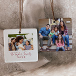 Minimalistiskt Red Yarly Family Photo Julgransprydnad Keramik<br><div class="desc">Denna minimalistiska röda årsfärgade fotokeramiska ornament i familjen är perfekten enkel Julgran dekoration. Utformningen har klassisk röd och vit typografi parad med ett rustiskt skript med elegant och handskrivet stil. Anpassa framsidan av detta viktiga prydnadsföremål med ett foto,  din familj namn och året. Anpassa baksidan med ett annat familjefoto.</div>