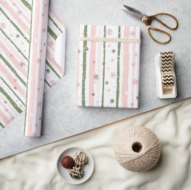 Minimalistiskt rosa och grönt snöflingormönster  presentpapper (Hantverk)