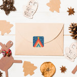 Minimalistiskt rött och blått Retro Groovy Julgran Fyrkantigt Klistermärke<br><div class="desc">Lägg till en stänk av retro flair till dina helgdag med vår Retro Groovy-julklapp. Dessa vintage-inspirerade klistermärken har ett sjudande geometriskt Julgran i lavadrött, regalblått, persiko- och mörk aqua, med en gyllene gult-stjärna som förkroppsligar 60- och 70-talets estetik. Bygg festsäsongen med en aning nostalgi och julglädjen med dessa unika klistermärken....</div>