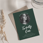 Minimalistiskt skript Foto 21st Birthday Emerald Inbjudningar<br><div class="desc">Eleganten "21:a födelsedag" bjuder in till en utformning med personlig foto,  modern typografi och anpassningsbar.</div>